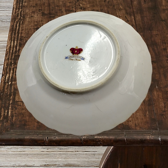 Kelvin ~ Porcelain Tea Set 4-Teacups, 4-Saucers with Flowers, Leaves, Gold Trim - Picture 3 of 3